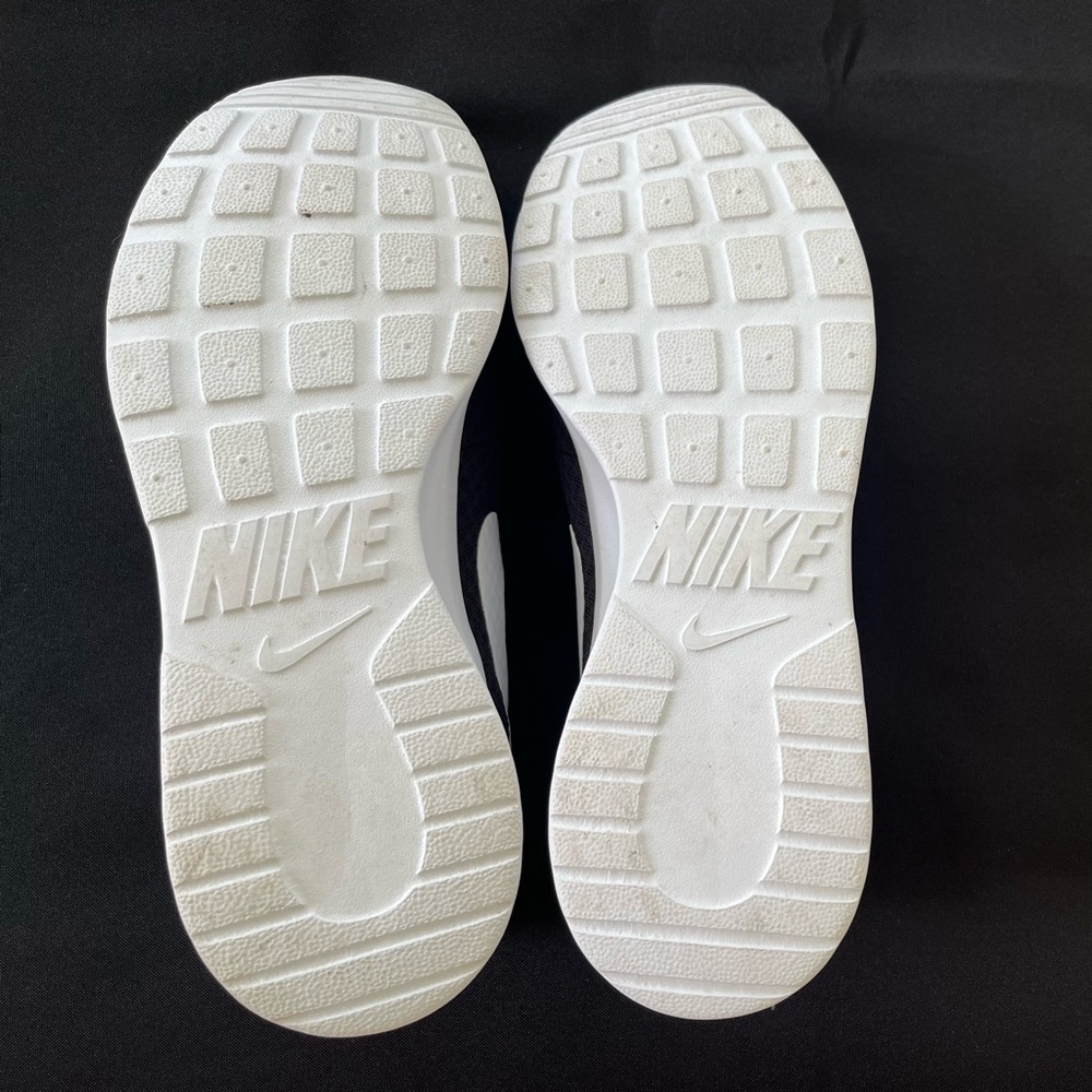 ⚡️SOLD⚡️ NIKE TANJUN Women's Sneakers Size 11 Like New - Picture 6 of 7
